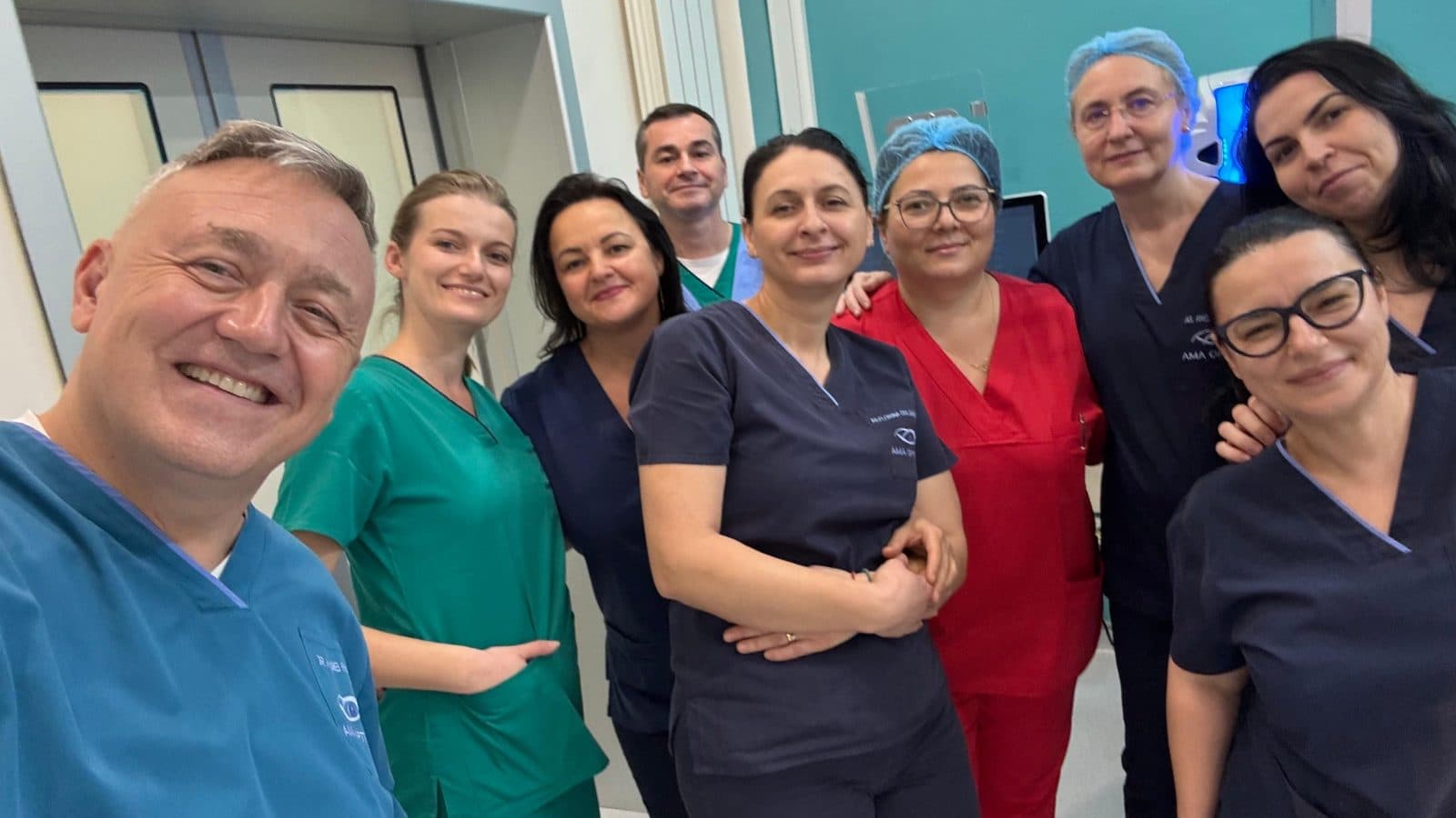 Medici și asistente Ama Optimex înaintea unei zile de operații