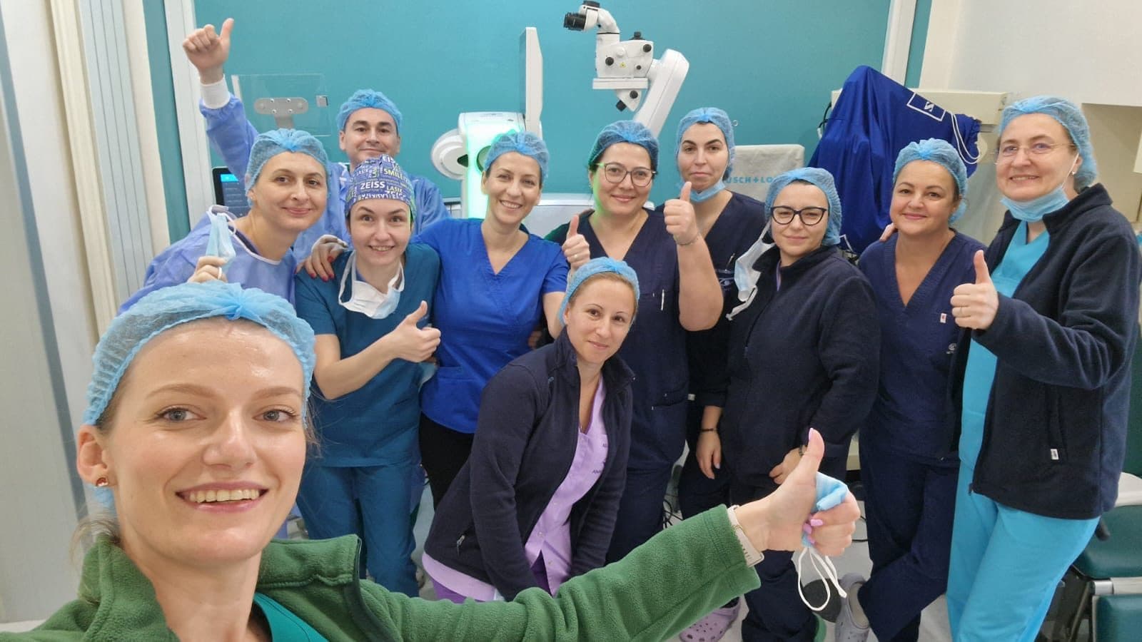 Echipa Ama Optimex în sala de operații a clinicii