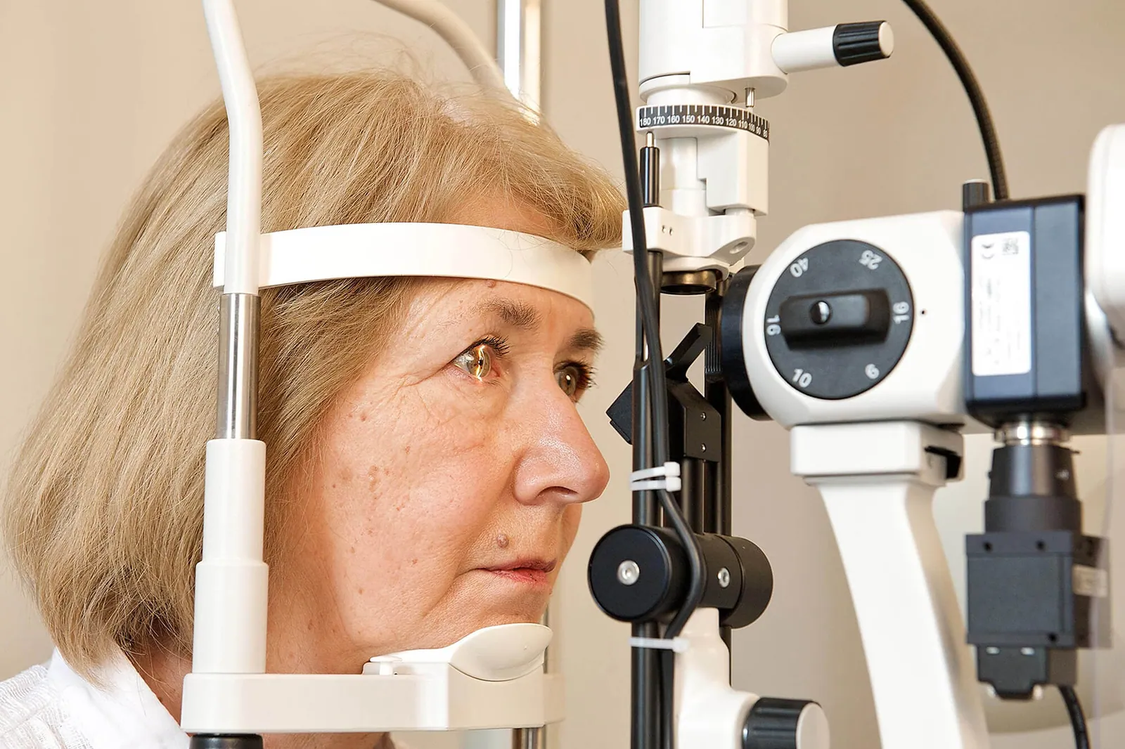 Consult oftalmologic pentru diagnosticarea cataractei